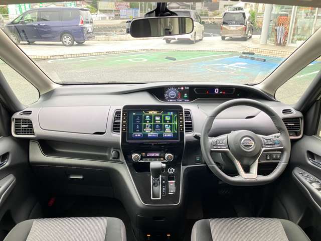 Nissan Serena 4