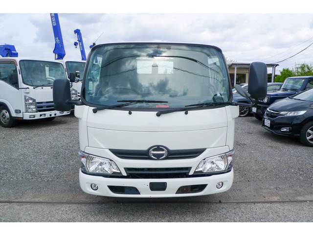 Hino Dutro 3