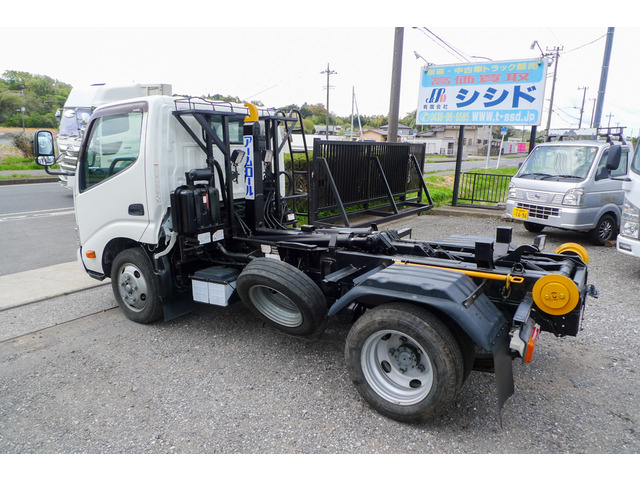 Hino Dutro 8