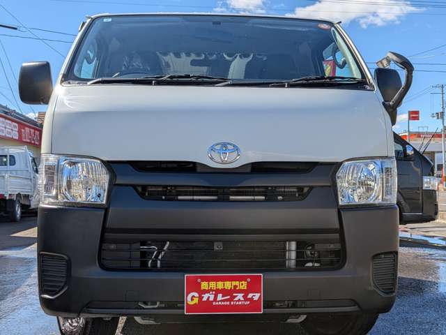 Toyota Hiace Van 4