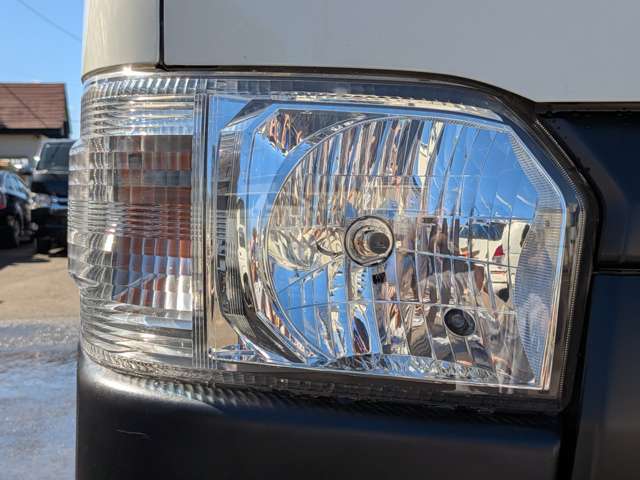 Toyota Hiace Van 6