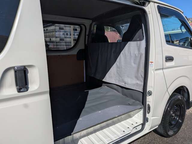 Toyota Hiace Van 8