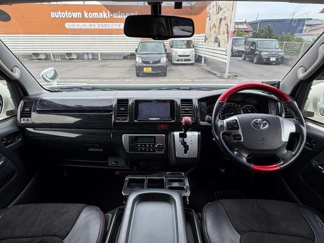 Toyota Hiace Van 5