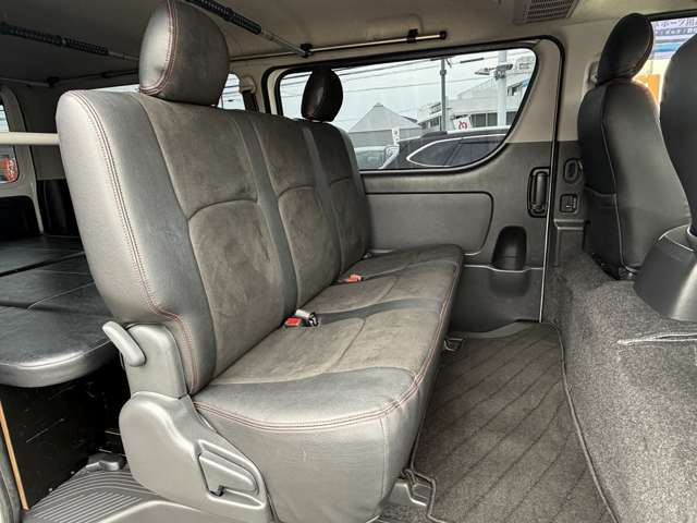 Toyota Hiace Van 10