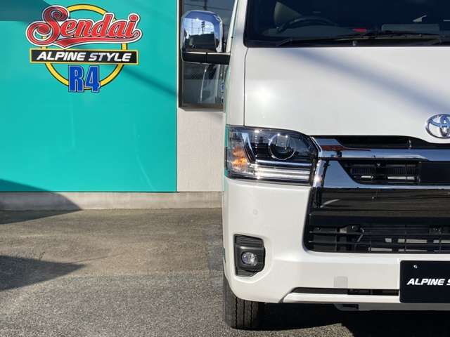 Toyota Hiace Van 11