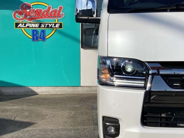 Toyota Hiace Van 12