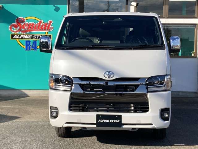 Toyota Hiace Van 4