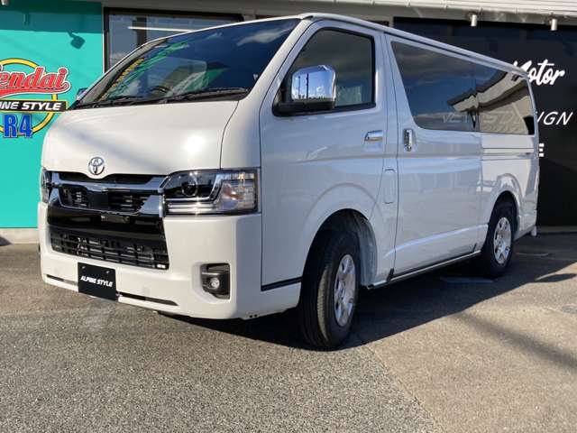 Toyota Hiace Van 6