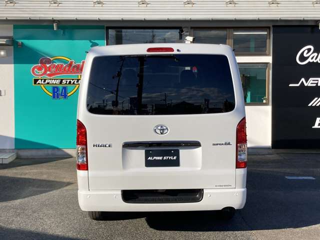 Toyota Hiace Van 9
