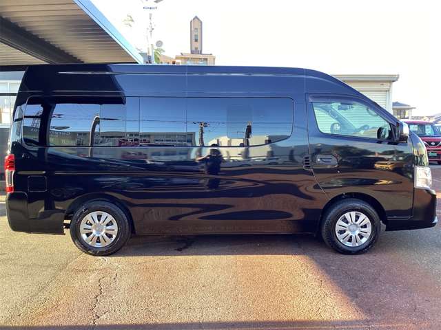 Nissan Caravan 11