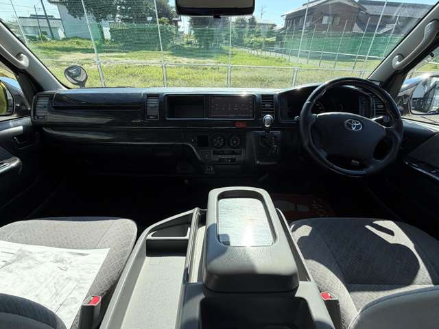 Toyota Hiace Van 4