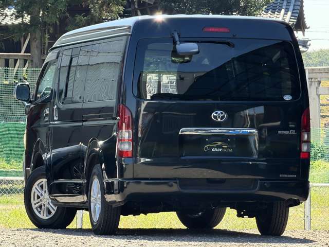 Toyota Hiace Van 5