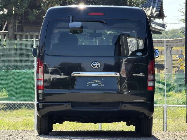 Toyota Hiace Van 7