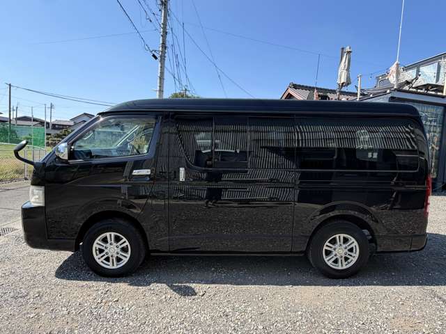 Toyota Hiace Van 10