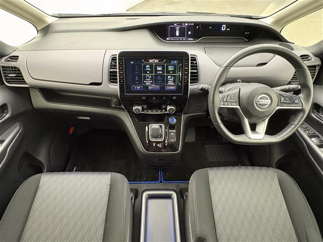 Nissan Serena 4
