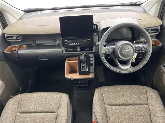 Toyota Sienta 5
