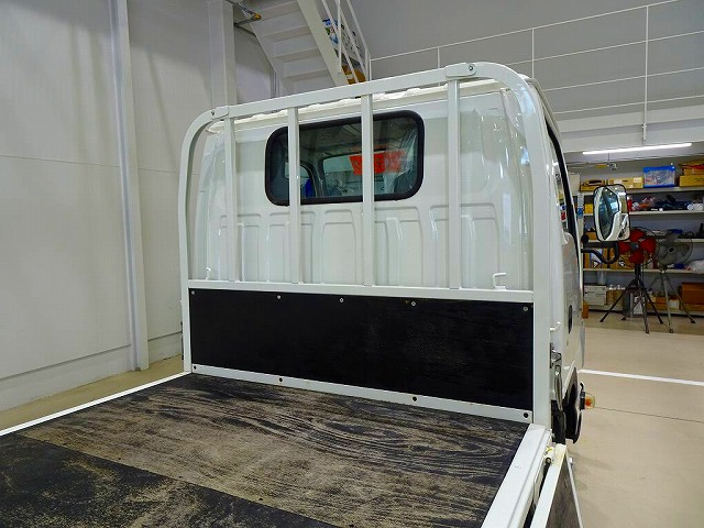 Isuzu Elf 6