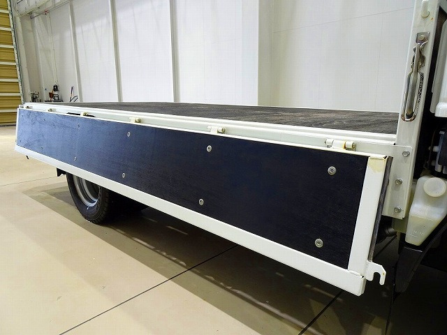 Isuzu Elf 7