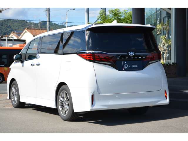 Toyota Alphard 6