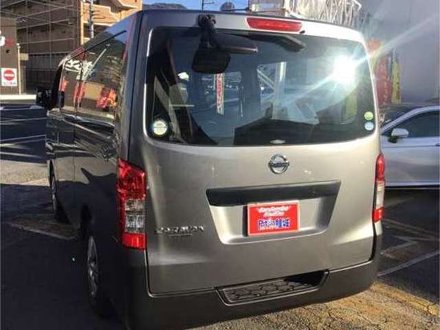 Nissan NV350 Caravan 5