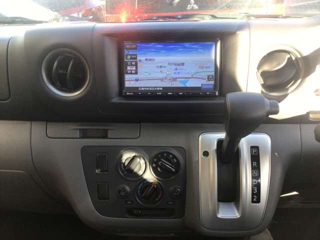 Nissan NV350 Caravan 10