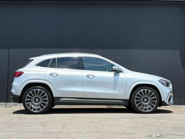 Mercedes-Benz GLA-Class 11
