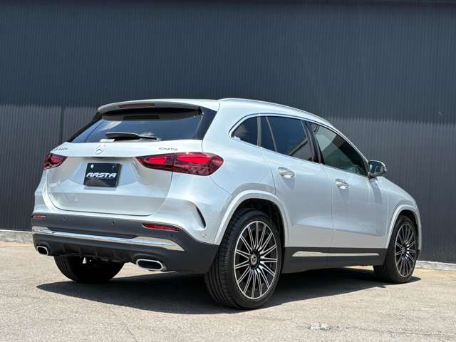 Mercedes-Benz GLA-Class 12