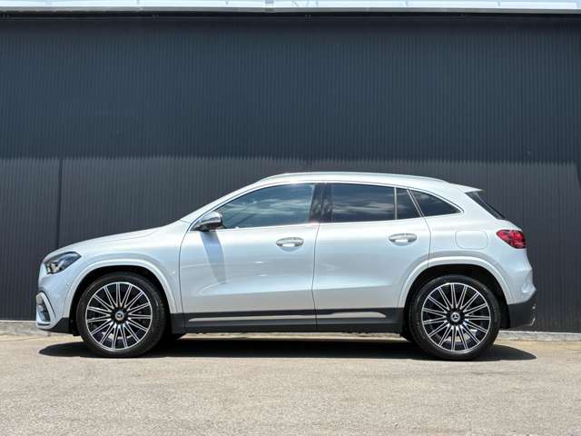 Mercedes-Benz GLA-Class 10