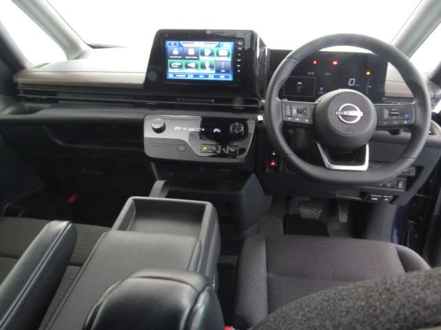 Nissan Serena 3