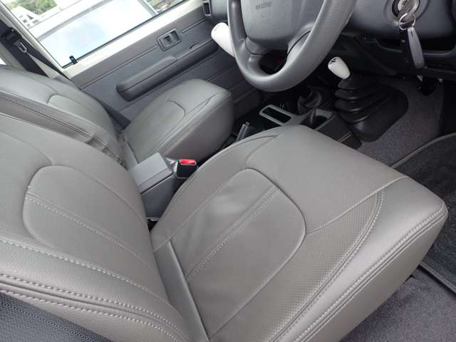 Toyota Land Cruiser 70 Pickup 11