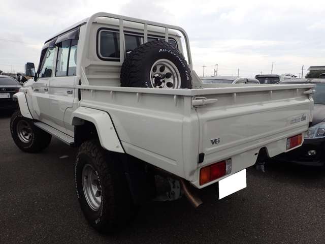 Toyota Land Cruiser 70 Pickup 4