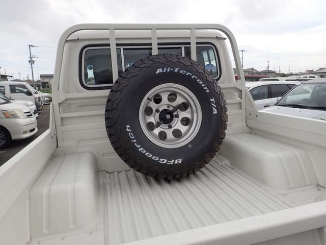 Toyota Land Cruiser 70 Pickup 7