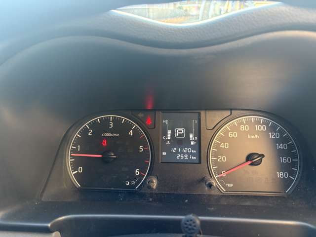 Nissan NV350 Caravan 11