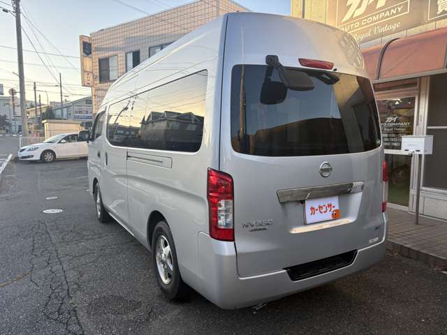 Nissan NV350 Caravan 8