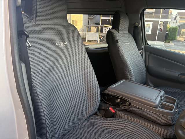 Nissan NV350 Caravan 10
