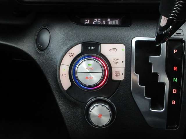 Toyota Sienta 8