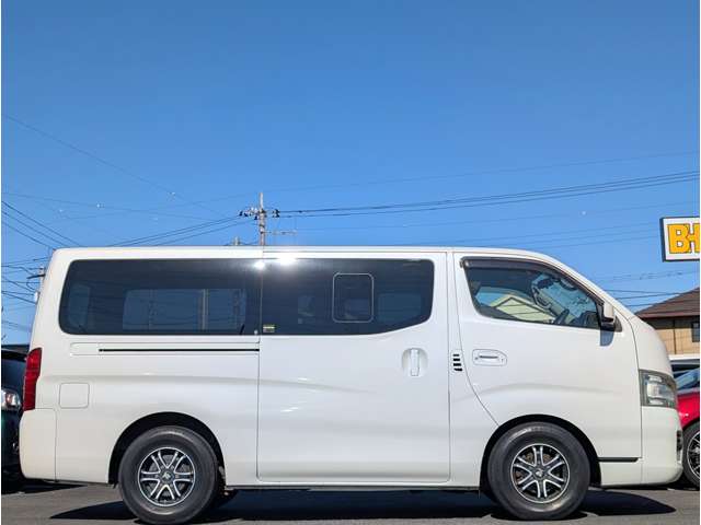 Nissan NV350 Caravan 11