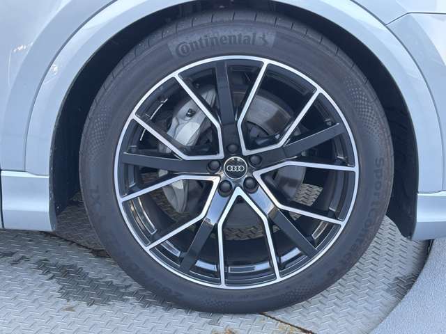 Audi Q8 12