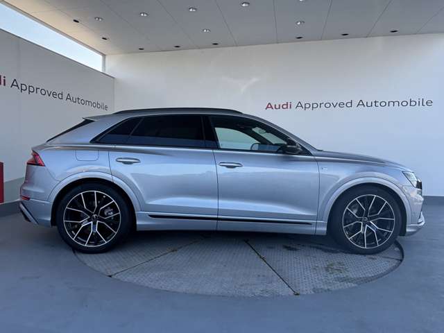 Audi Q8 6
