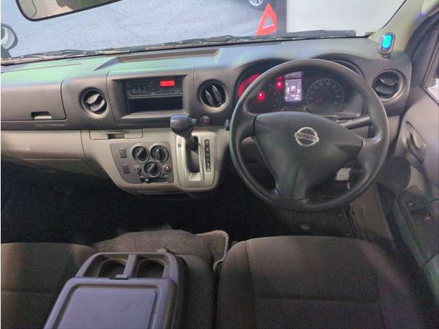 Nissan NV350 Caravan 12