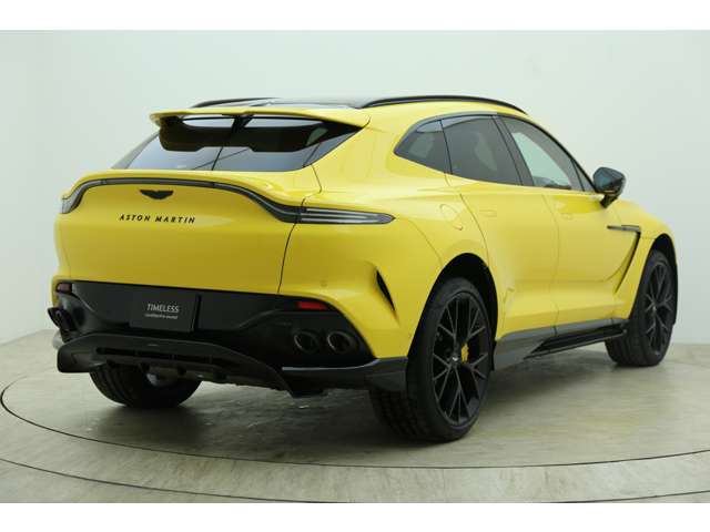 Aston Martin DBX 5