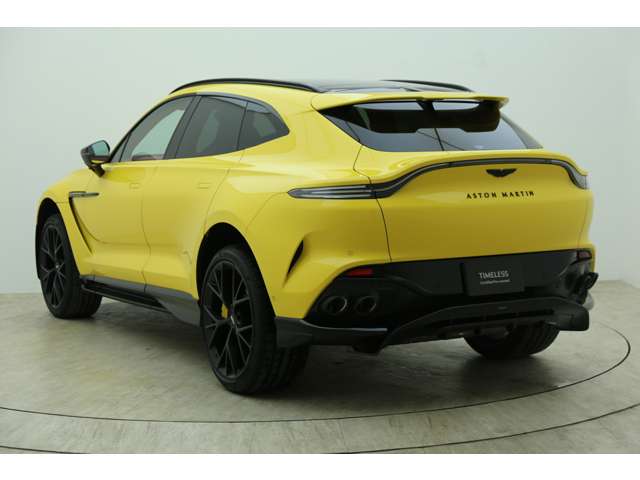 Aston Martin DBX 7