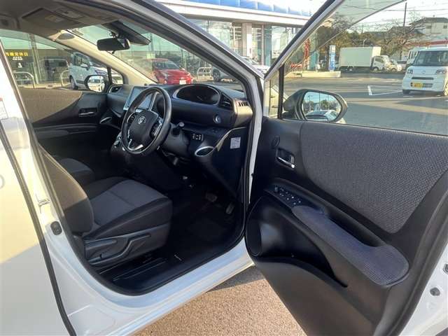 Toyota Sienta 12