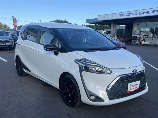 Toyota Sienta 3