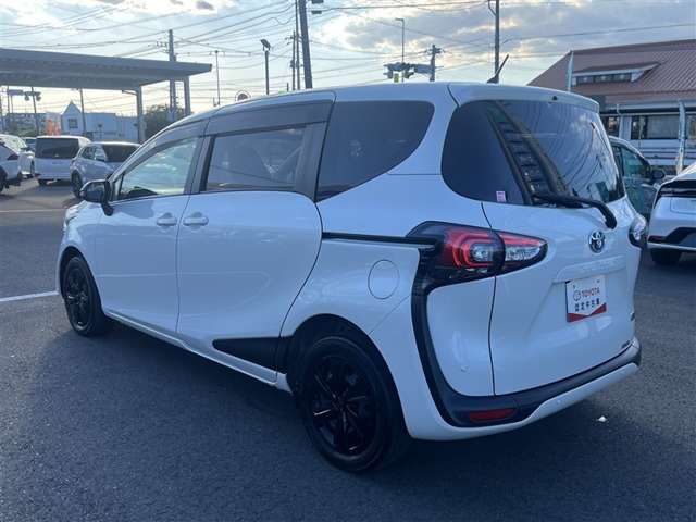 Toyota Sienta 7