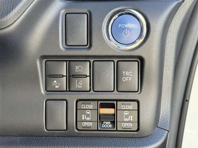 Toyota Voxy 12