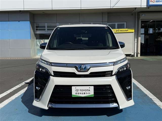 Toyota Voxy 2