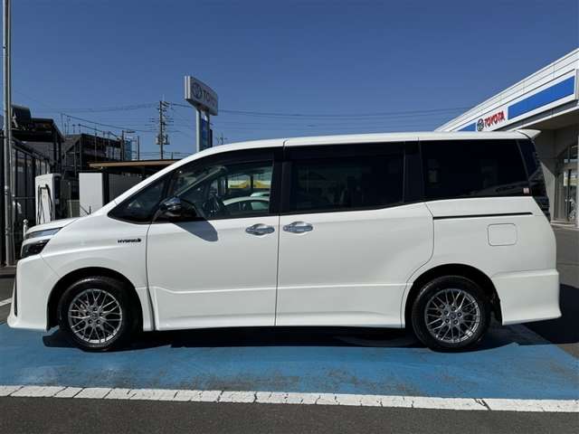 Toyota Voxy 3