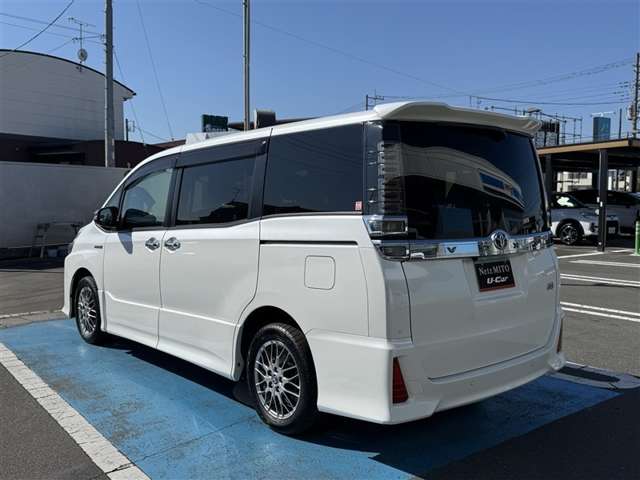 Toyota Voxy 4