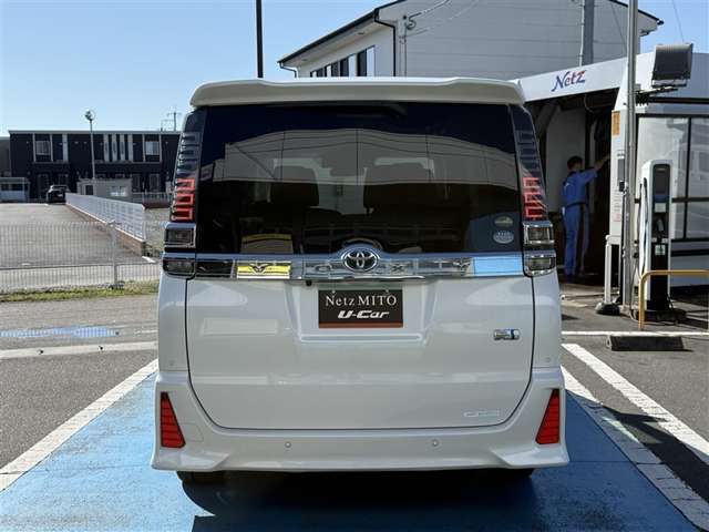 Toyota Voxy 5